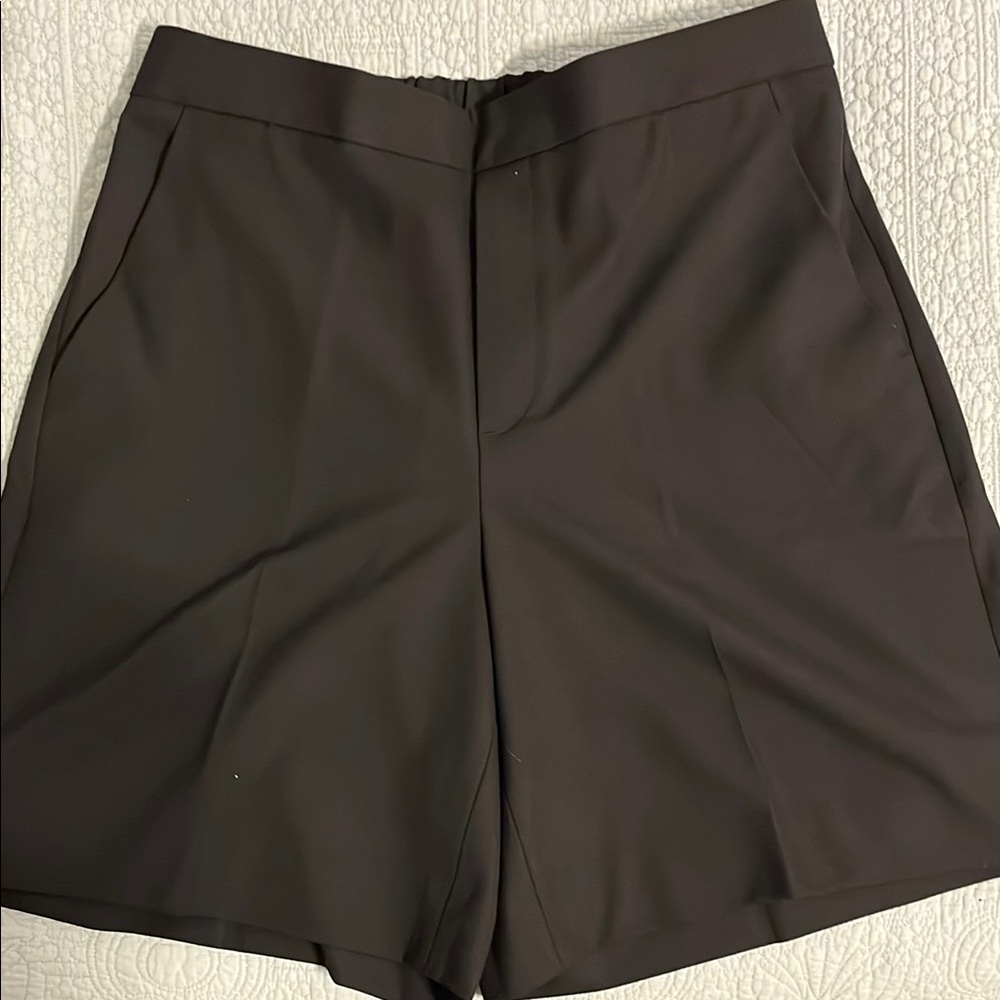 Banana Republic Brand New Women's  Chic Shorts .🆕